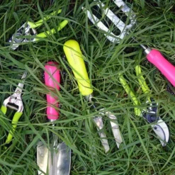 Burgon & Ball Fluores Pocket Pruner - Pink 5 Burgon & Ball Fluores Pocket Pruner - Pink -Verdant Living fluorescent tools 1